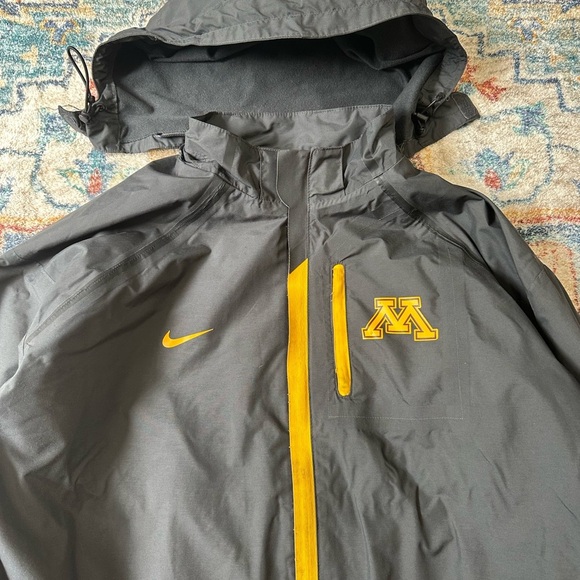 NikeFIT Storm Minnesota Golden Gophers Zip-up Rain Jacket Large - Picture 4 of 7
